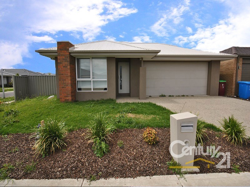 39 McEwan Drive, Cranbourne East VIC 3977