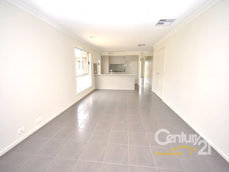 39 McEwan Drive, Cranbourne East VIC 3977
