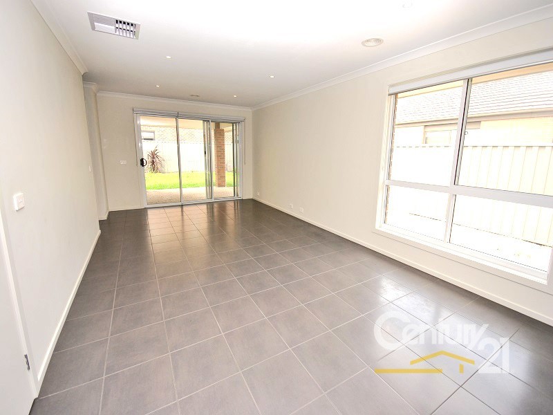 39 McEwan Drive, Cranbourne East VIC 3977