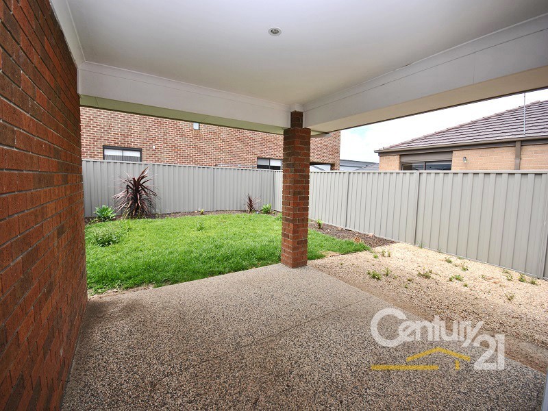 39 McEwan Drive, Cranbourne East VIC 3977