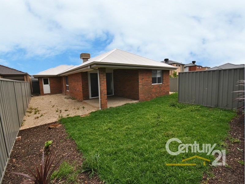 39 McEwan Drive, Cranbourne East VIC 3977