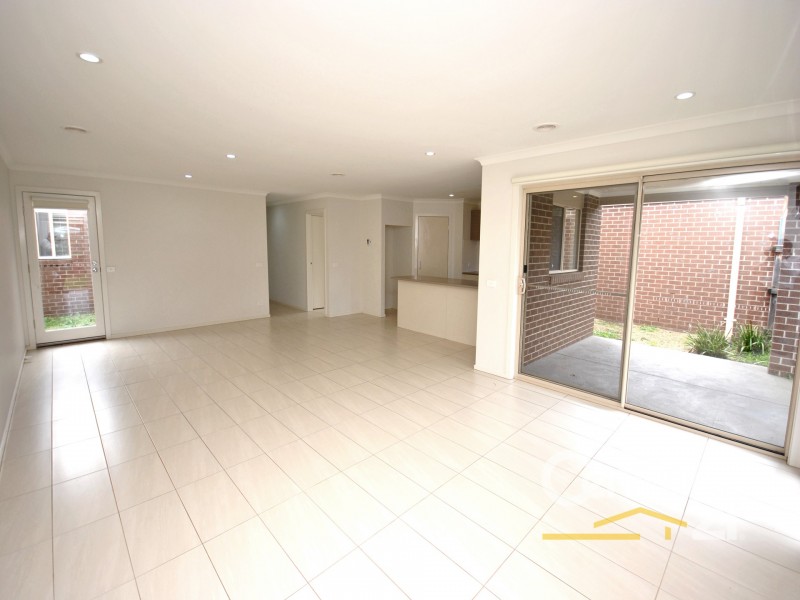 21  Brolin Terrace, Cranbourne North VIC 3977