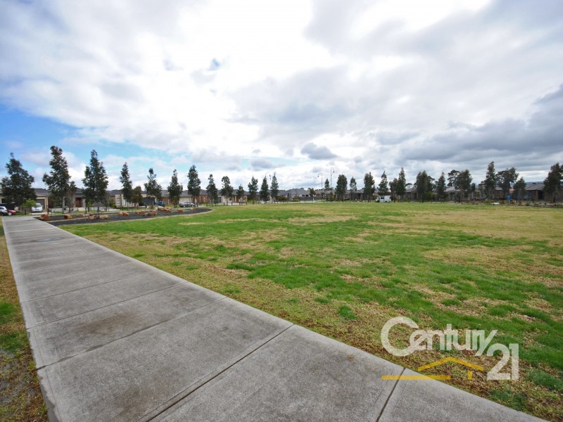 21  Brolin Terrace, Cranbourne North VIC 3977