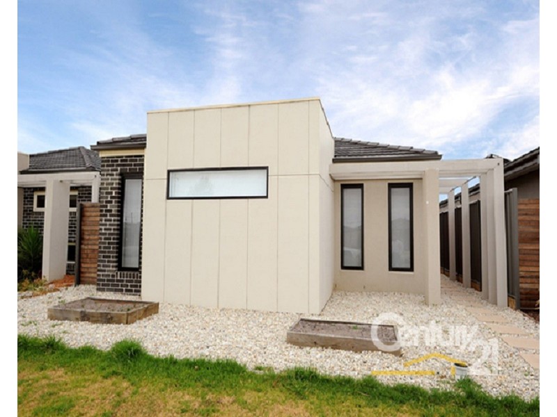 16 Frogmore Lane, Cranbourne North VIC 3977