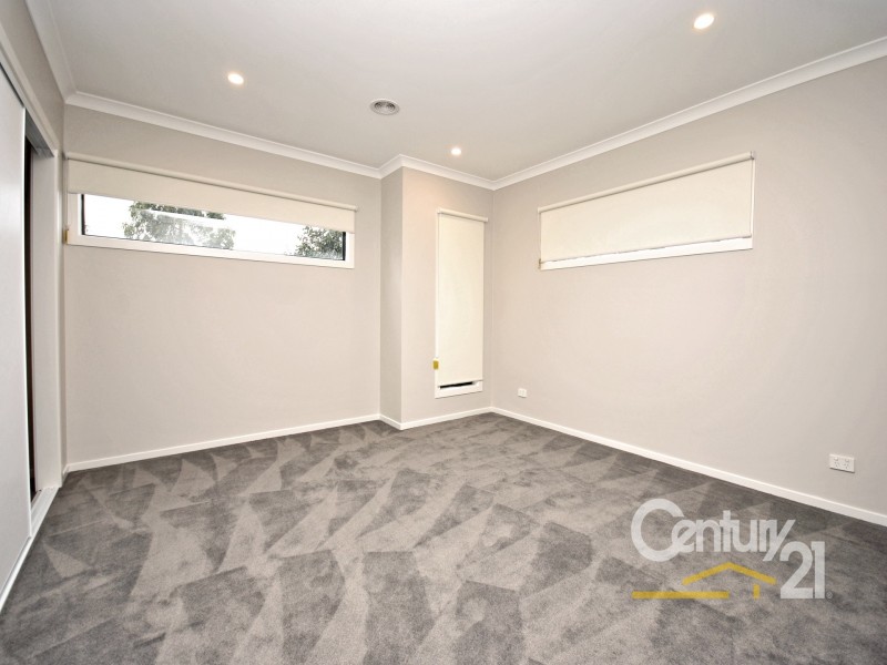 16 Frogmore Lane, Cranbourne North VIC 3977