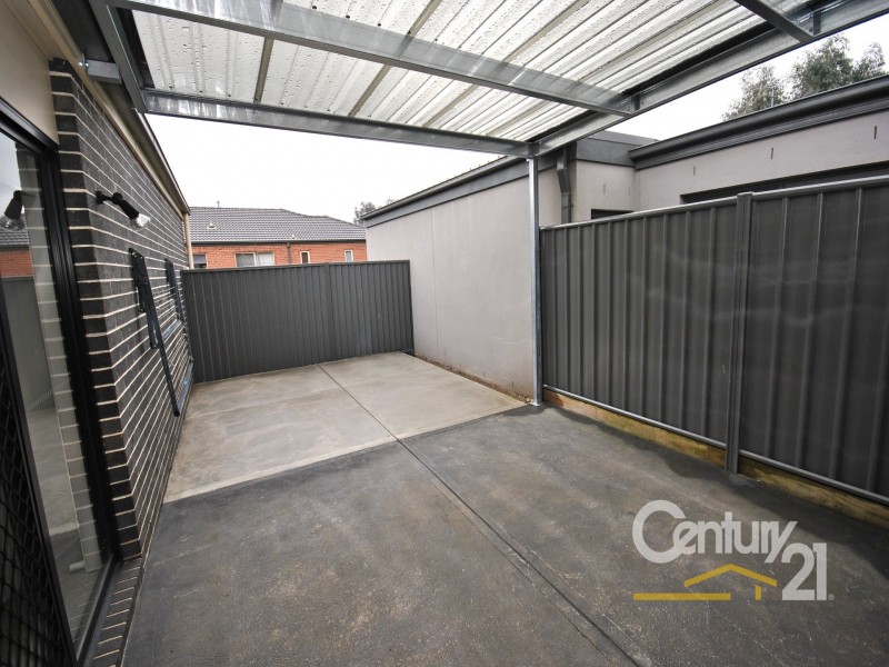 16 Frogmore Lane, Cranbourne North VIC 3977