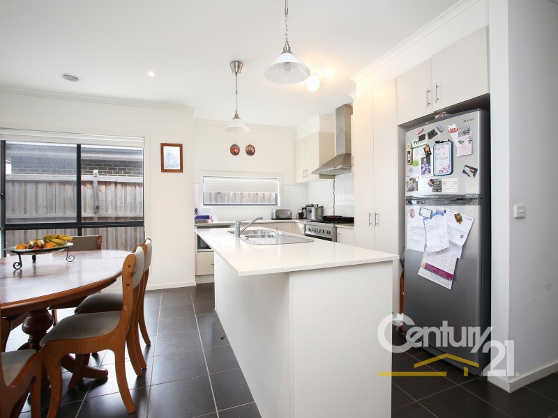 17 Peridot Avenue, Officer VIC 3809