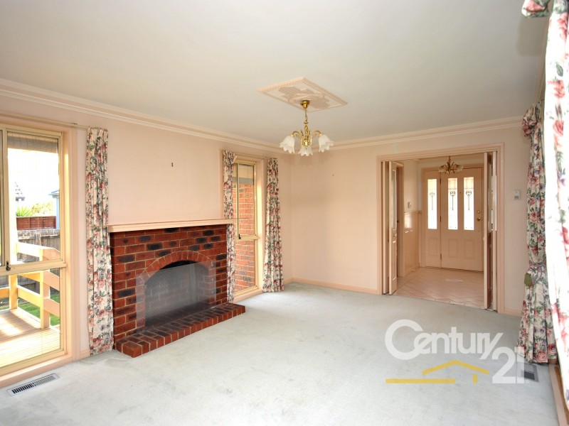 26 Chirnside Drive, Berwick VIC 3806