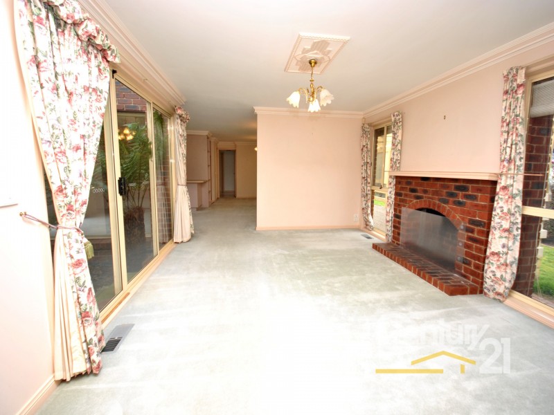 26 Chirnside Drive, Berwick VIC 3806