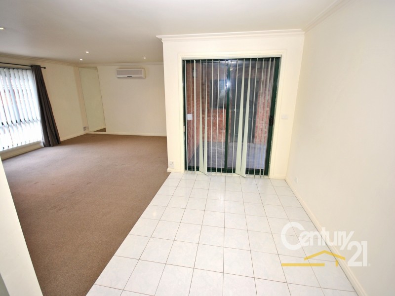 1/25  John Hunter Drive, Endeavour Hills VIC 3802