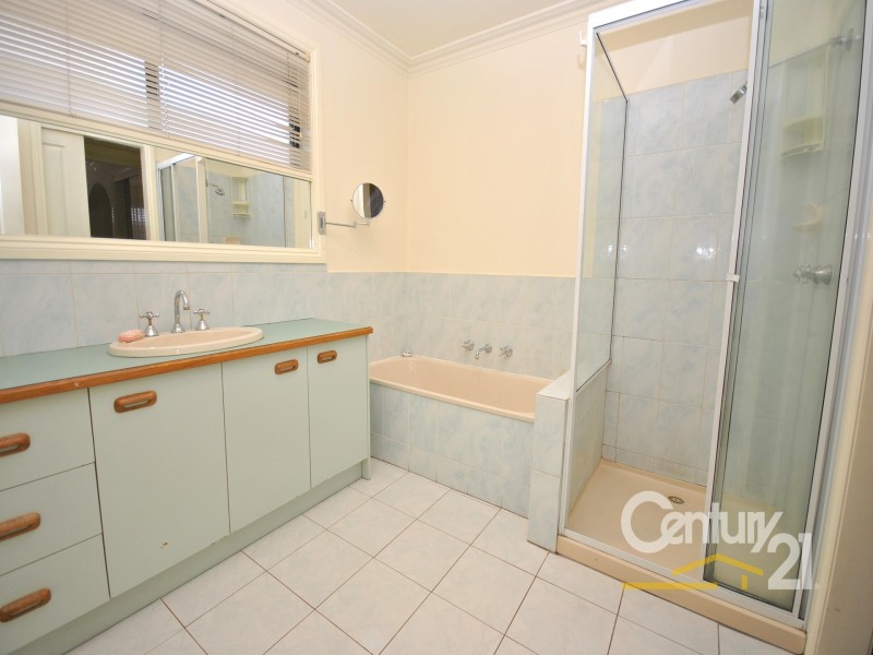 1/25  John Hunter Drive, Endeavour Hills VIC 3802