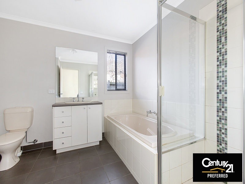 35 Melzak Way, Berwick VIC 3806