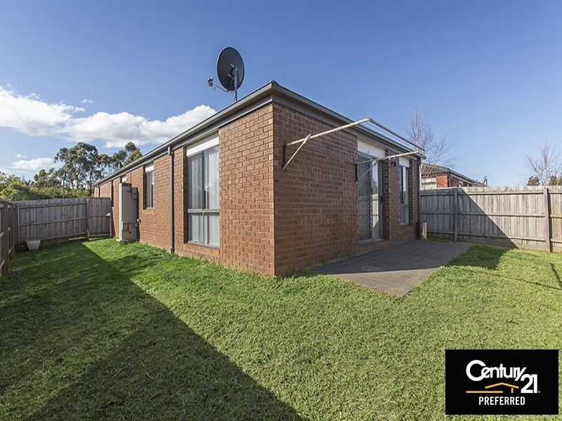 35 Melzak Way, Berwick VIC 3806