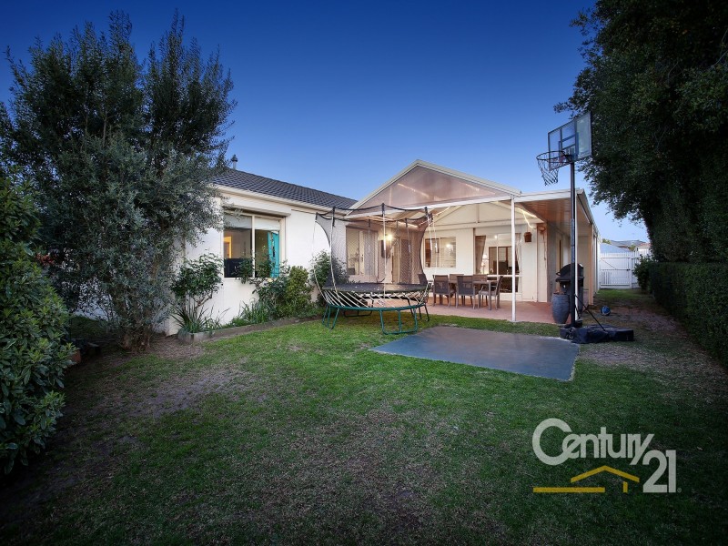 12 Georgina Place, Berwick VIC 3806