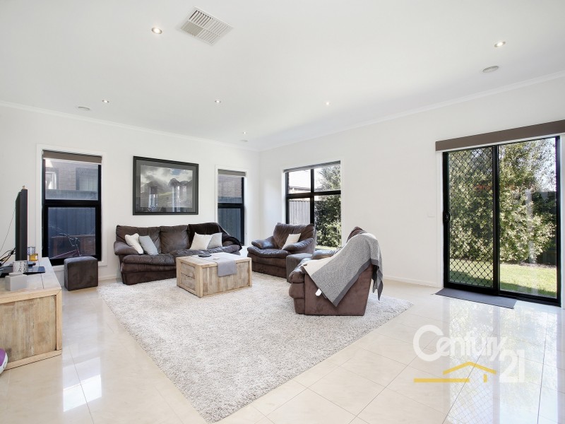 10 Georgetown Way, Officer VIC 3809