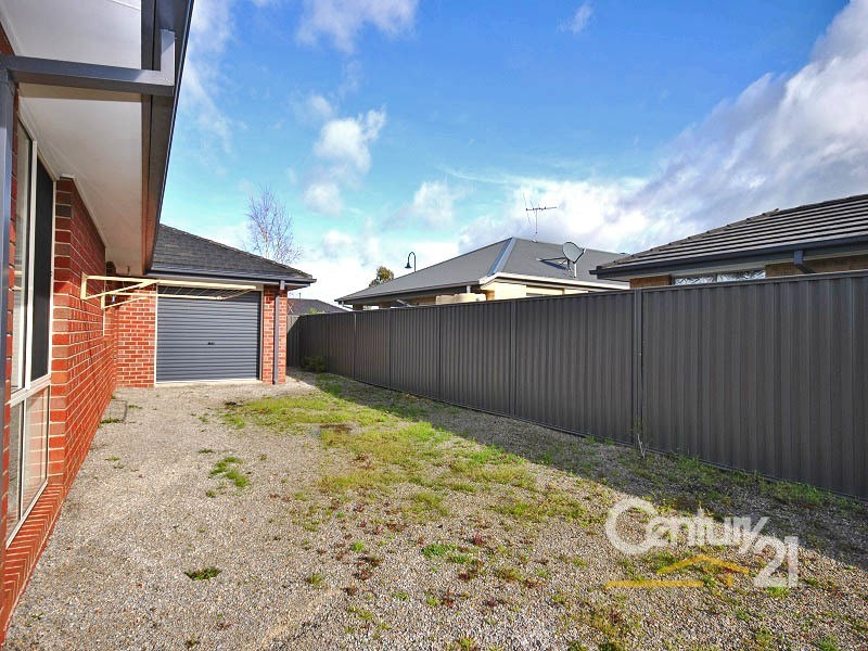 49 Pomegranate Way, Pakenham VIC 3810
