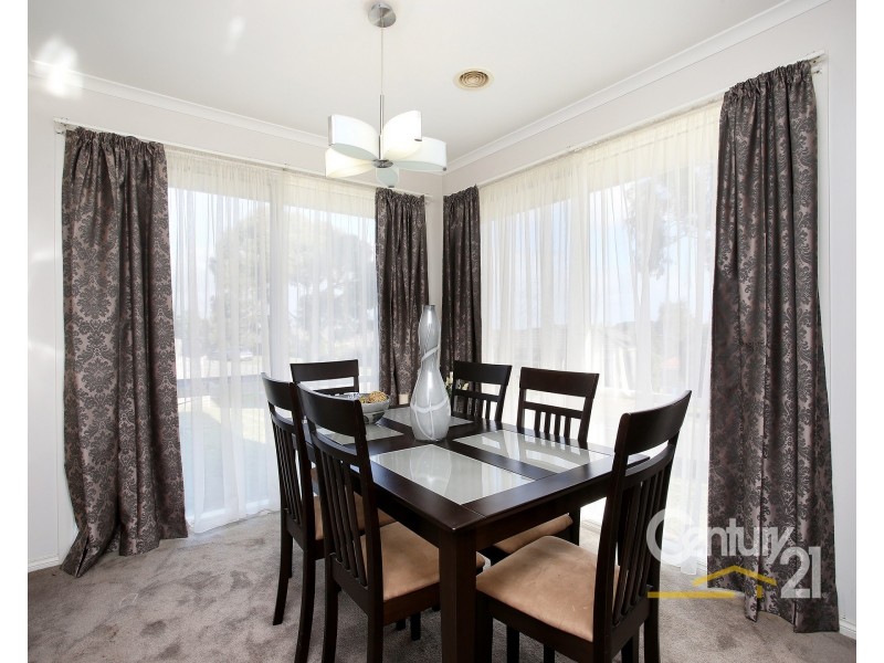 12 Redmore Court, Berwick VIC 3806