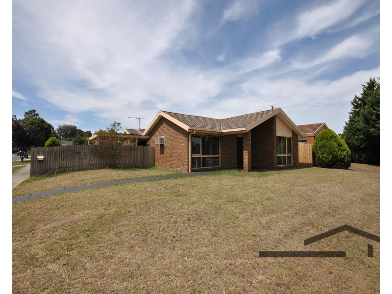 4 County Drive, Berwick VIC 3806