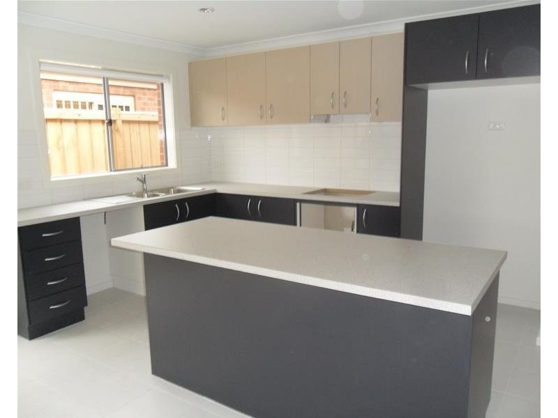17 Celestine Drive, Officer VIC 3809