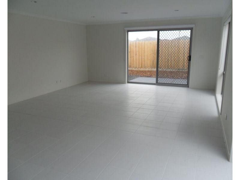 17 Celestine Drive, Officer VIC 3809