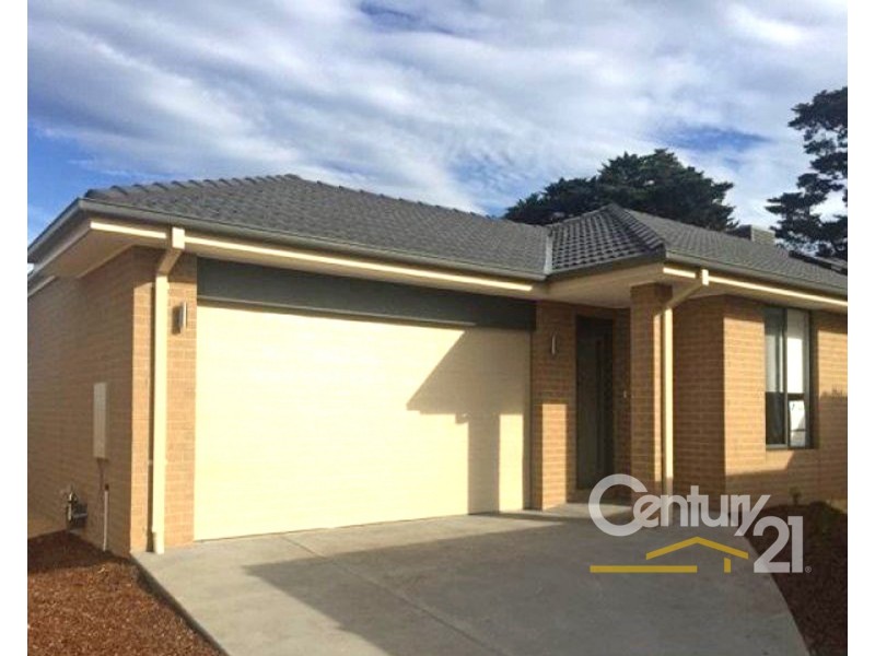 39 Nixon Drive, Berwick VIC 3806