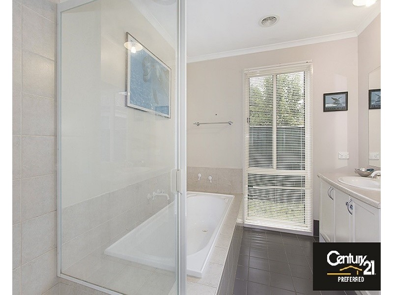 37 Lansbury Drive, Narre Warren South VIC 3805