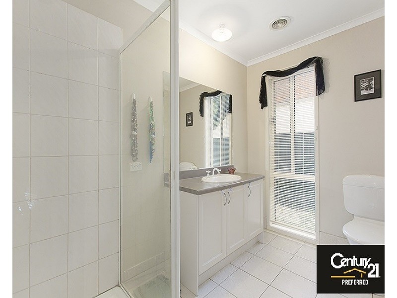 37 Lansbury Drive, Narre Warren South VIC 3805