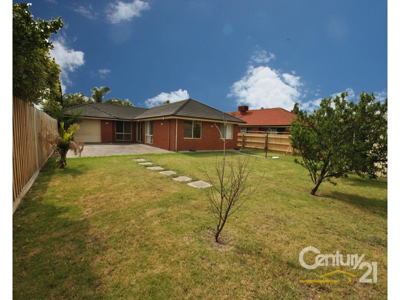 16 Strathaird Drive, Narre Warren South VIC 3805