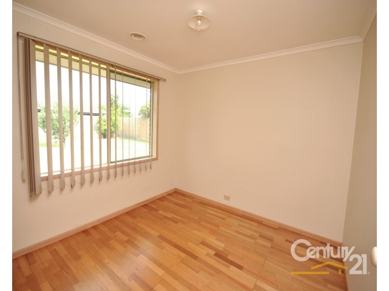 16 Strathaird Drive, Narre Warren South VIC 3805