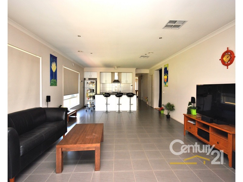 24 Kindred Avenue, Cranbourne North VIC 3977