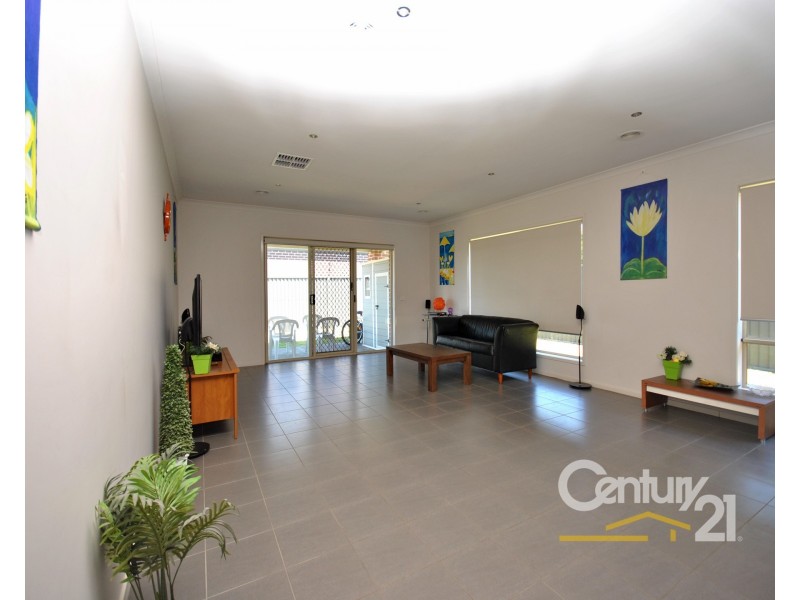 24 Kindred Avenue, Cranbourne North VIC 3977