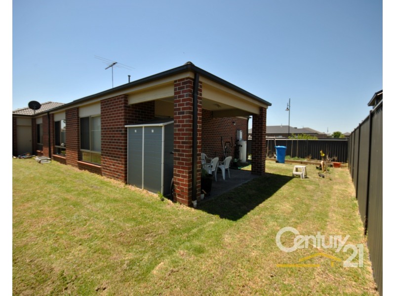 24 Kindred Avenue, Cranbourne North VIC 3977