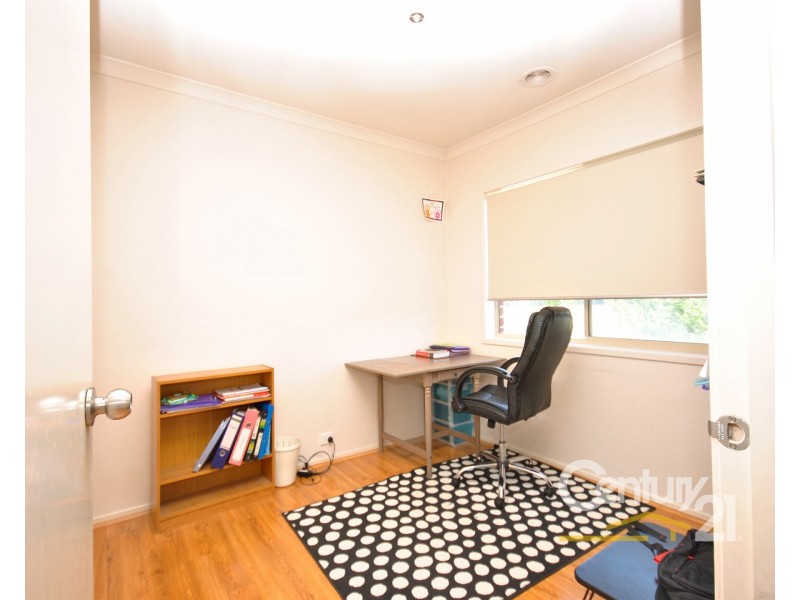 24 Kindred Avenue, Cranbourne North VIC 3977