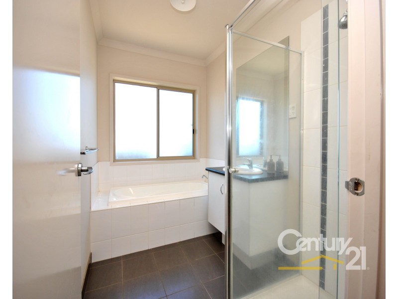 24 Kindred Avenue, Cranbourne North VIC 3977