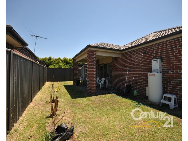 24 Kindred Avenue, Cranbourne North VIC 3977