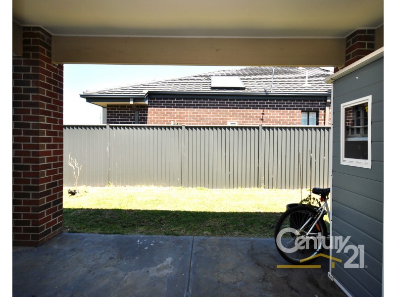 24 Kindred Avenue, Cranbourne North VIC 3977