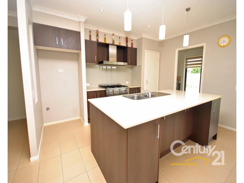 8 Aquitane Drive, Cranbourne East VIC 3977