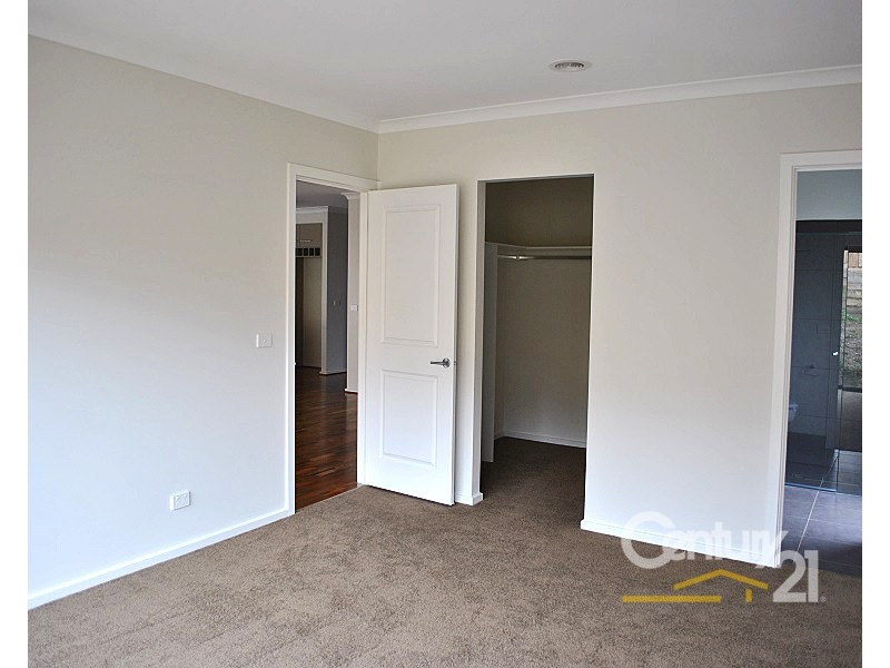 26 Bushlark Court, Berwick VIC 3806