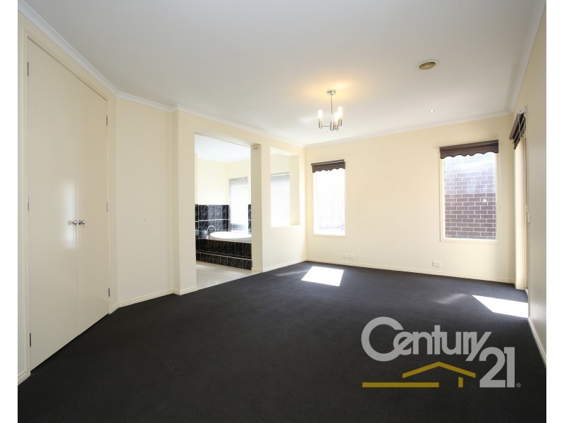 4 Mathoura Court, Berwick VIC 3806