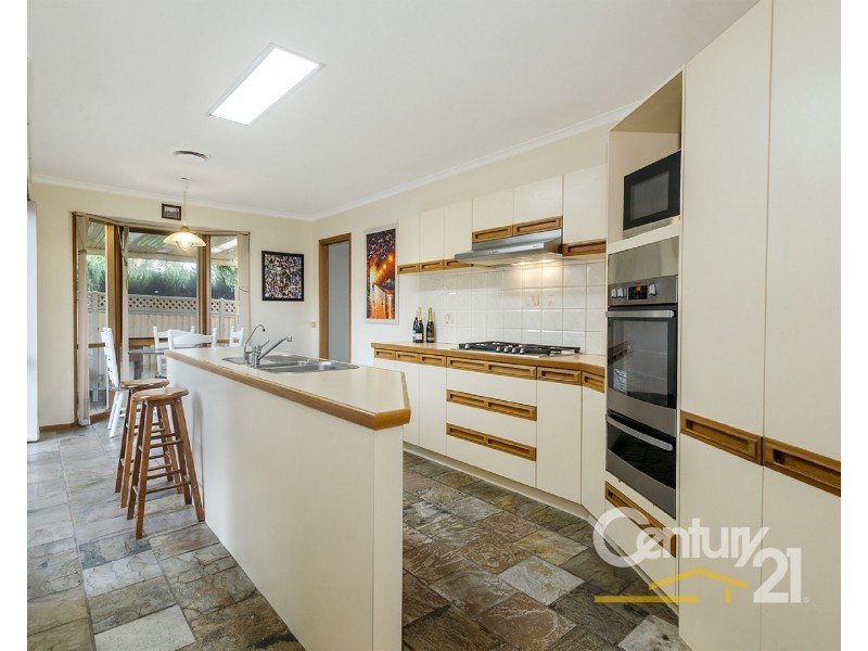 74 Avebury Drive, Berwick VIC 3806