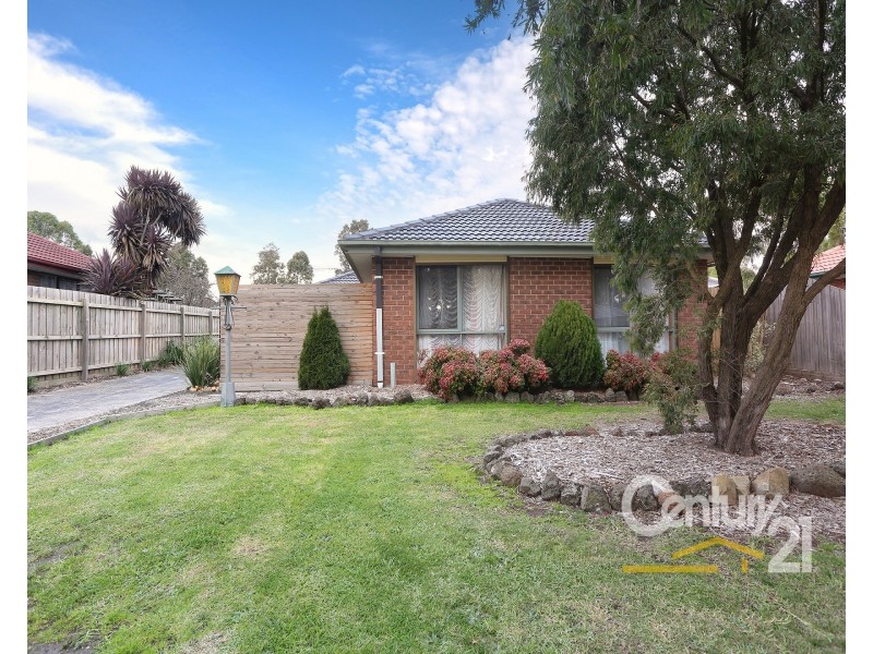 6 Gray Street, Cranbourne North VIC 3977