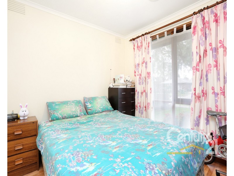 6 Gray Street, Cranbourne North VIC 3977