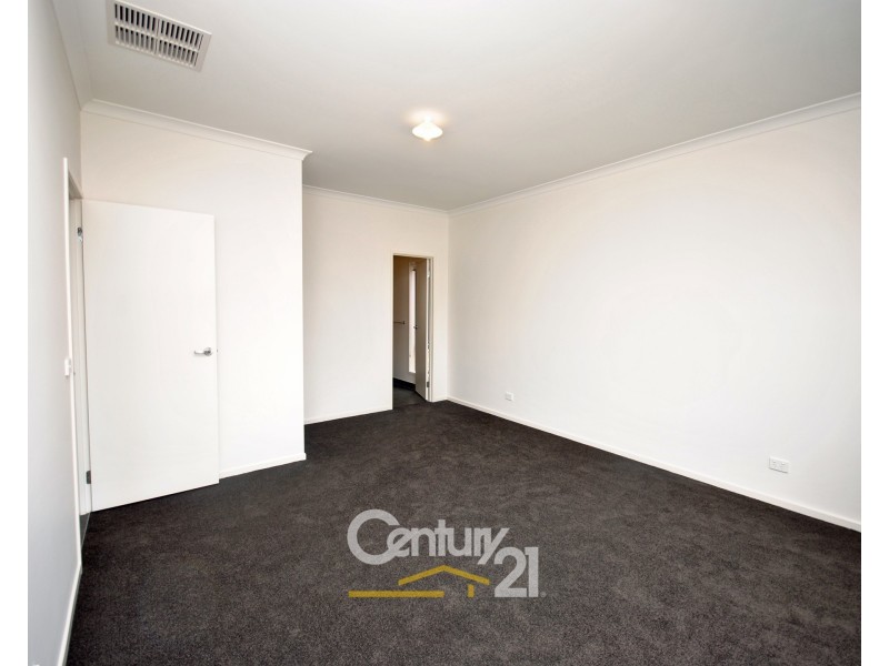 83 Skylark Boulevard, Clyde North VIC 3978