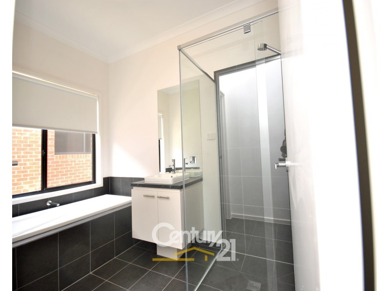 83 Skylark Boulevard, Clyde North VIC 3978