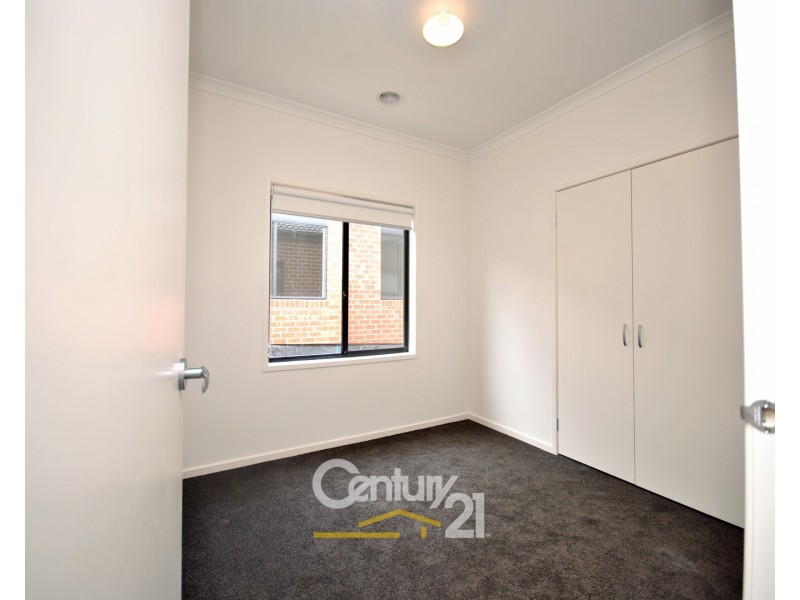 83 Skylark Boulevard, Clyde North VIC 3978