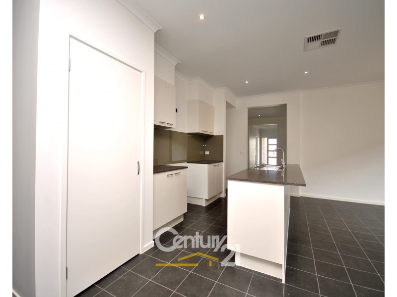 83 Skylark Boulevard, Clyde North VIC 3978