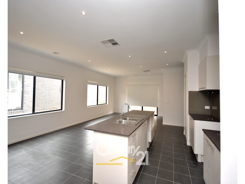 83 Skylark Boulevard, Clyde North VIC 3978