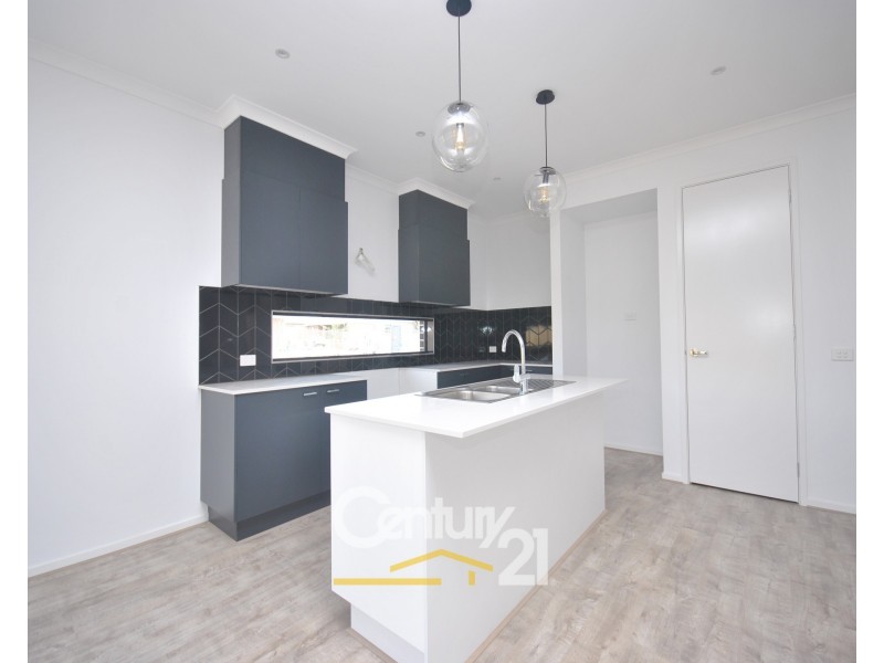 17 Gilcambon Way, Clyde North VIC 3978