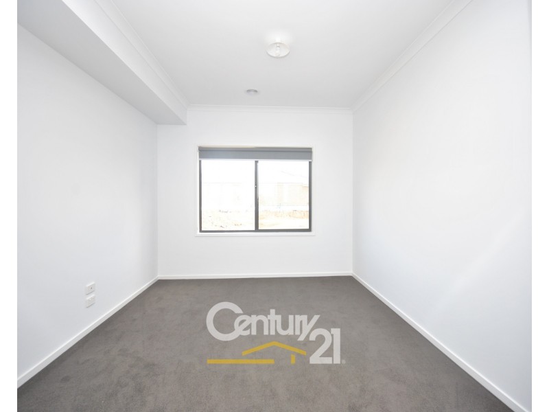 17 Gilcambon Way, Clyde North VIC 3978