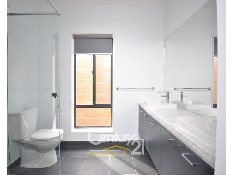 17 Gilcambon Way, Clyde North VIC 3978